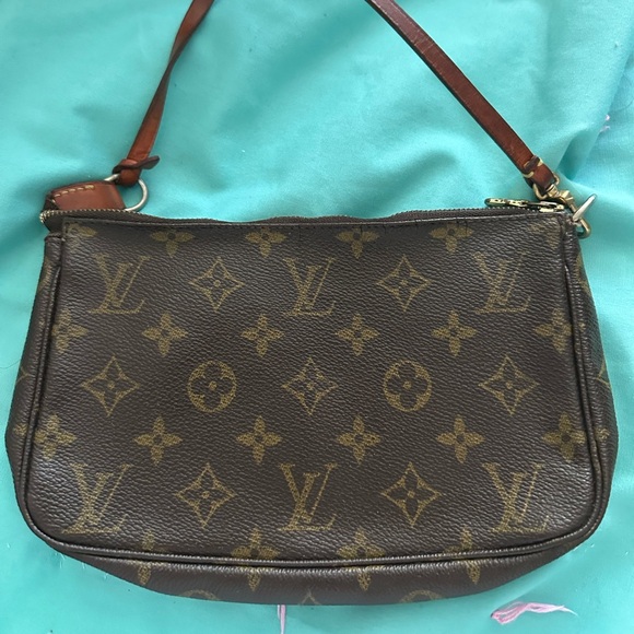 Vintage Louise Vuitton Monogram Pochette purse - Picture 4 of 7